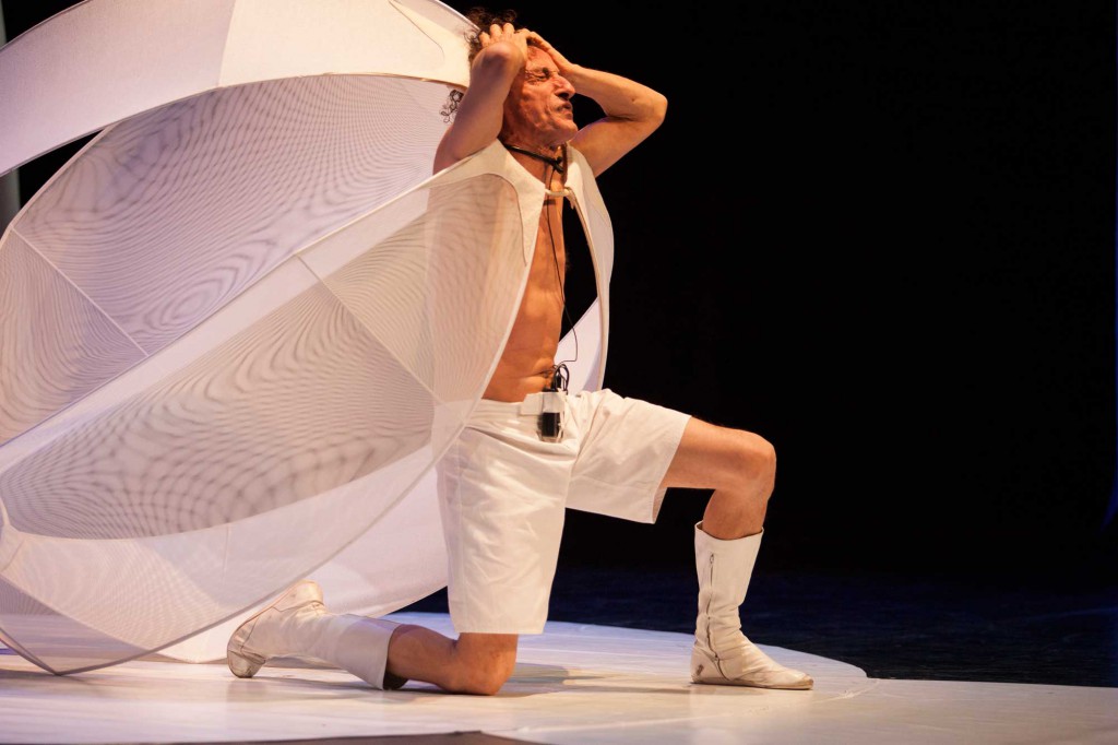 Picture of the show Fotofinish, featuring Antonio Rezza.